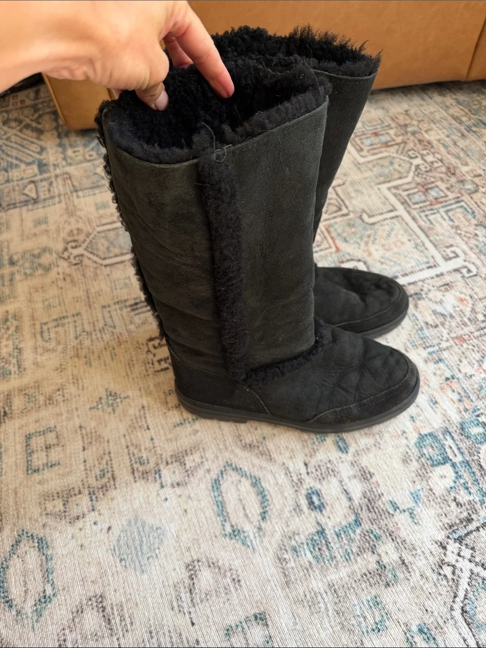 UGG euc black